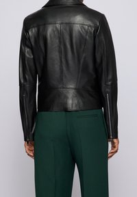 BOSS Skinnjacka - black