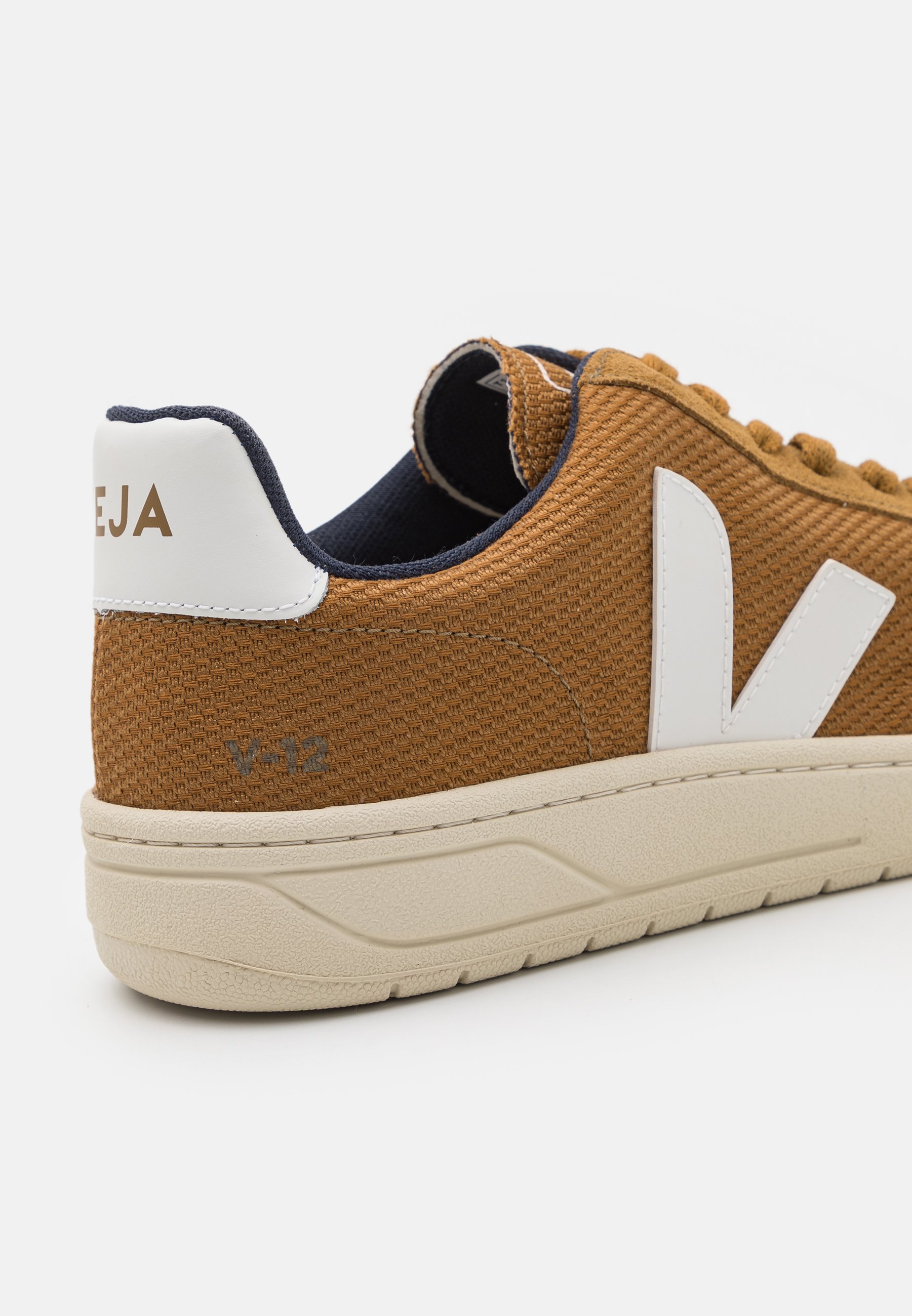 veja camel trainers
