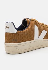 Veja V-12 - Sapatilhas - tent/white