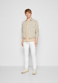 Jack & Jones JJIGLENN JJORIGINAL - Vaqueros slim fit - white denim