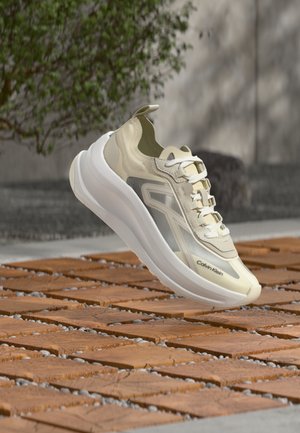 CHUNKY RUN - Baskets basses - bright white/marshmallow/ecru