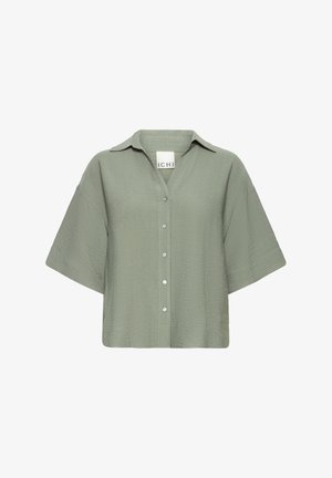 Chemise à manches courtes de couleur olive avec un col, un devant à boutons et un tissu texturé. Présente une coupe décontractée et ample.