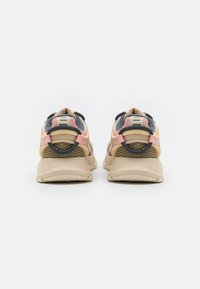 Lacoste Sneakers laag - off-white/light pink