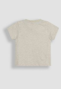T-shirt gris clair à manches courtes avec une texture simple et lisse et un col rond ; présente un design arrière propre et sans couture.