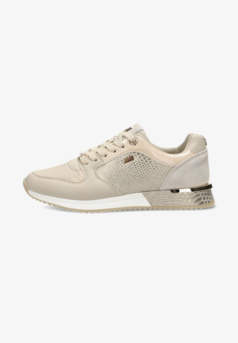 Beige tenisky s hladkou kůží a texturovaným hadím vzorem. Šněrování, polstrovaný límec a kovový akcent na podrážce.