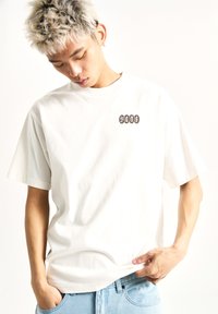 Vans EARTHBOUND LOOSE FIT - T-Shirt print - white
