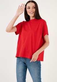 LELA CREW NECK  - Základné tričko - red