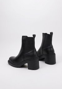 Sandra Fontán Botines con plataforma - black