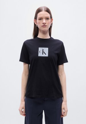 CLASSIC FIT MONOGRAM TEE - T-shirt imprimé - black