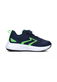 Scarpa sportiva blu navy con dettagli verdi, parte superiore in rete, cinturino regolabile e soletta bianca imbottita; progettata per comfort e traspirabilità.