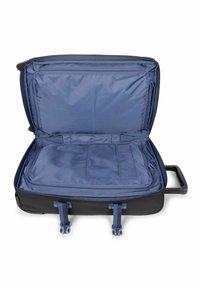 Valise noire avec un intérieur bleu, dotée de plusieurs compartiments de rangement, d'un panneau zippé et de deux sangles pour sécuriser le contenu.