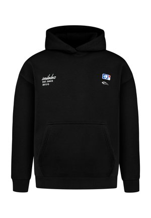 Sweat-shirt à capuche noir avec poche avant, texte blanc "smilodox EST. SINCE 2013" sur la poitrine gauche, et petit logo bleu, rouge et blanc sur la poitrine droite.