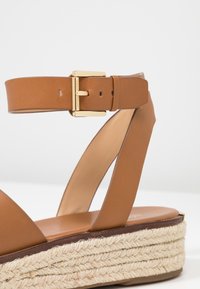 MICHAEL Michael Kors Espadrilky - cognac