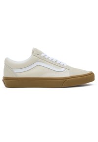 Beige kanvas sneakers med hvite snørebånd, hvit side stripe og brun gummisåle. Lavt design med polstret krage for komfort.