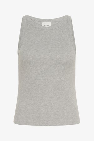 Grijze geribbelde tanktop met een ronde halslijn en mouwloos ontwerp. Gemaakt van zachte stof, met een aansluitende pasvorm en minimale naden.