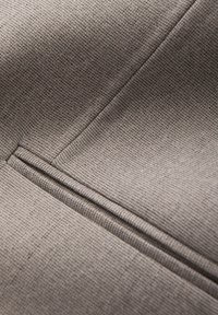 Unausgewählt, beige