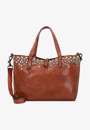 Borsa tote in pelle marrone con texture liscia, doppi manici superiori e borchie decorative in tono argento lungo il bordo superiore. Include una tracolla removibile.