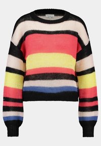 Sweter dziergany z wielokolorowymi poziomymi paskami w kolorach różowym, żółtym, czarnym, białym i niebieskim; okrągły dekolt, długie rękawy oraz krótki krój.