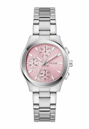 Zilverkleurig metalen polshorloge met een roze wijzerplaat, drie subwijzers die de dag, 24-uurs tijd en seconden tonen, en de merknaam Guess op de wijzerplaat.