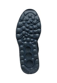 Suola della scarpa in gomma testurizzata, con forme rotonde e ovali, scanalature e fori di ventilazione. Colore: blu scuro. Include il logo del marchio.
