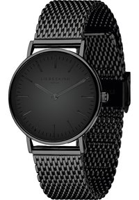 Svart mesh-armbandsur med en minimalistisk rund urtavla, med enkla timmarkörer och visare, märkt med "LIEBESKIND BERLIN."
