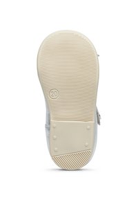 Suela de zapato gris con goma texturizada, patrones elevados y borde plano. Marcador "20" marcado, con pequeños acentos circulares cerca del talón.