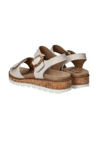 Kurk platform sandalen in lichtbeige leer, met dubbele banden en een decoratieve ronde gesp met een gestructureerde, witte rubberen zool.