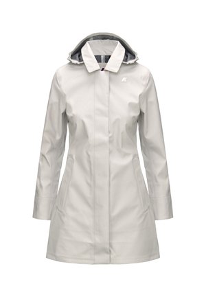 Lichtgrijze damesregenjas met lange mouwen, kraag, aangehechte kap met grijze voering, frontsluiting en een klein logo op de borst.