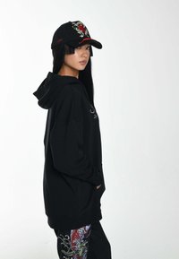 Ed Hardy NYC MONO - Jersey con capucha - black