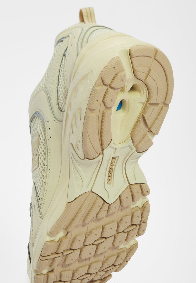 New Balance 530 UNISEX - Sneaker low - beige - Zalando.de 