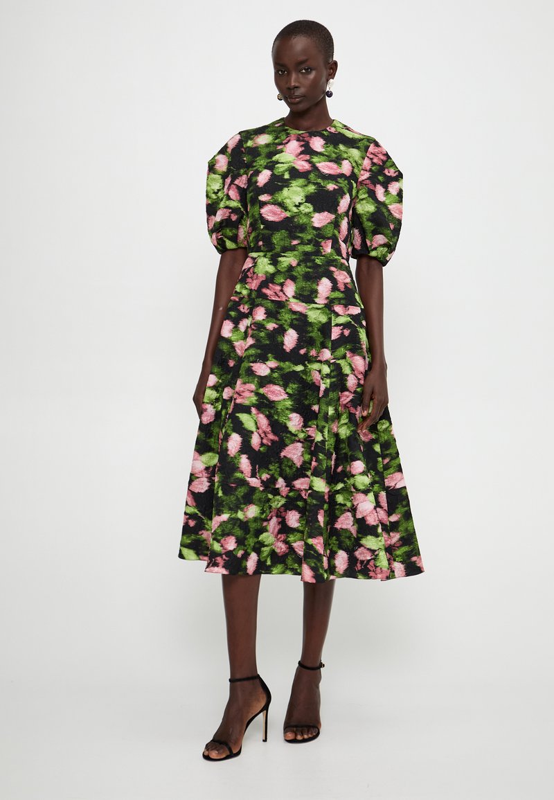 Erdem - SHORT SLEEVE WAISTED MIDI DRESS VOLUME SKIRT - Cocktail dress / Party dress - black, Enlarge