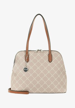 Beige handtas met een doorgestikt patroon, bruine leren handvatten, zilveren hardware en een afneembare hanger. Glad oppervlak met ritssluiting.
