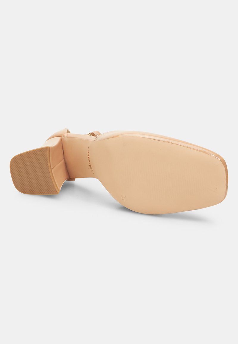 Escarpins Bata En Cuir Taupe - Taille 39, Talons Compensés - Occasion En Parfait état