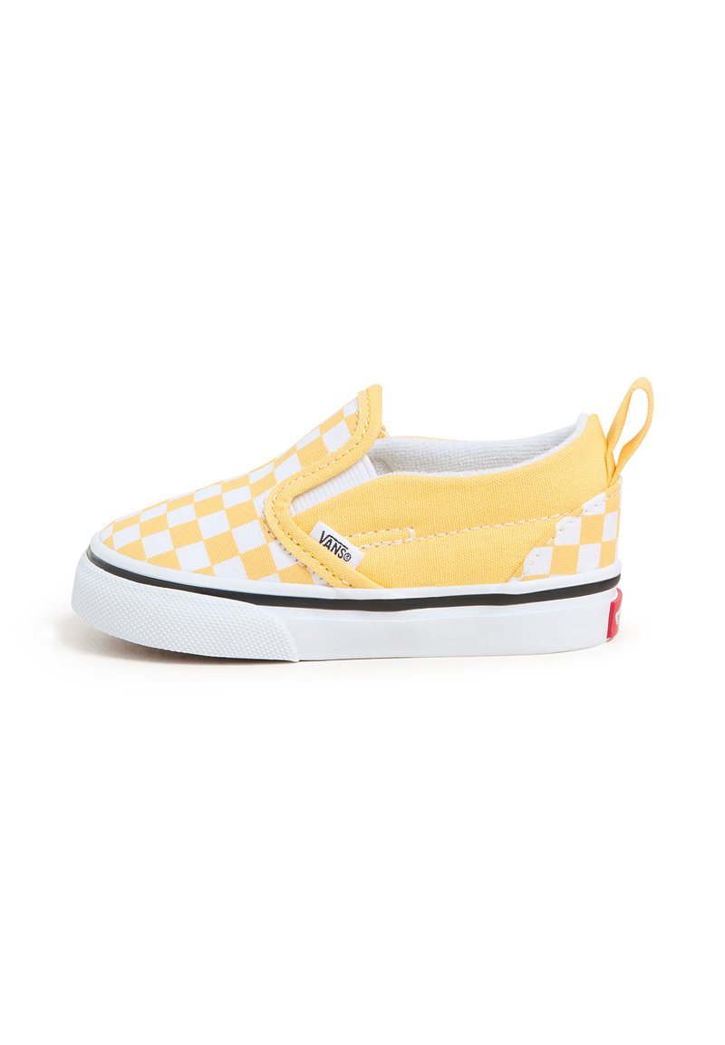 Baskets jaunes à enfiler avec un motif à damier, en toile, accents blancs, et une semelle en caoutchouc noir avec une poignée à l'arrière.