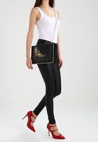 Topshop Kuvertväska - black