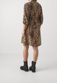 ONLY MATERNITY Vestido informal - sand