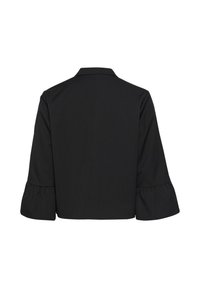 Svart kort jacka med krage och trekvartslånga trumpetärmar. Har en slät yta utan synliga knappar eller utsmyckningar.