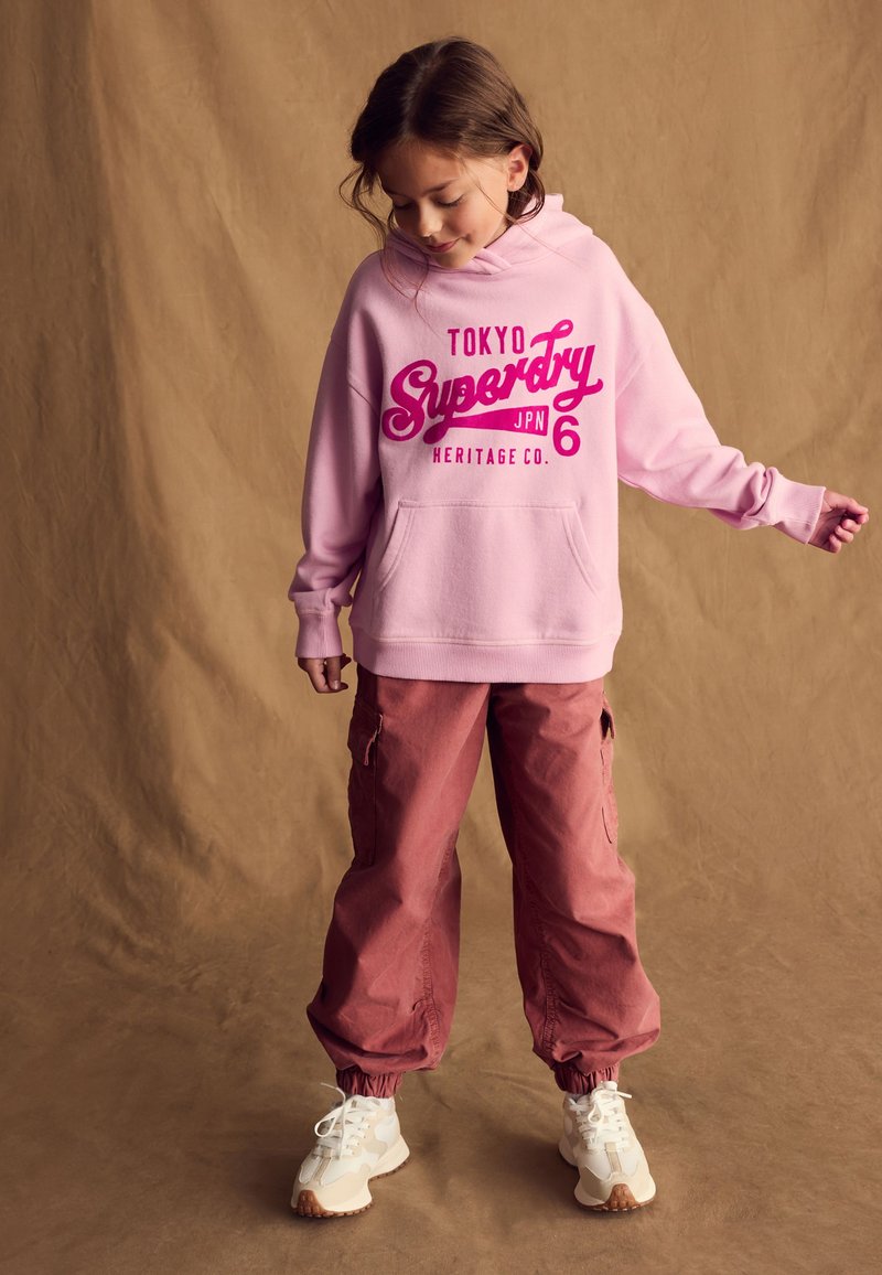 Superdry - Sweat à capuche luxueux avec logo métallisé - Rose blush vintage