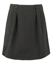 Jupe gris foncé en tissu léger, avec des plis et une coupe évasée. Style simple et sans embellissement.