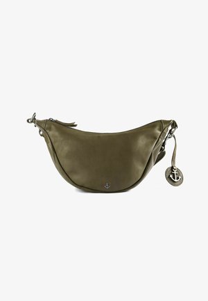 Borsa a tracolla in pelle verde oliva con forma curva, dettagli in argento, cerniera laterale e un ciondolo a forma di ancora. Finitura liscia e testurizzata.