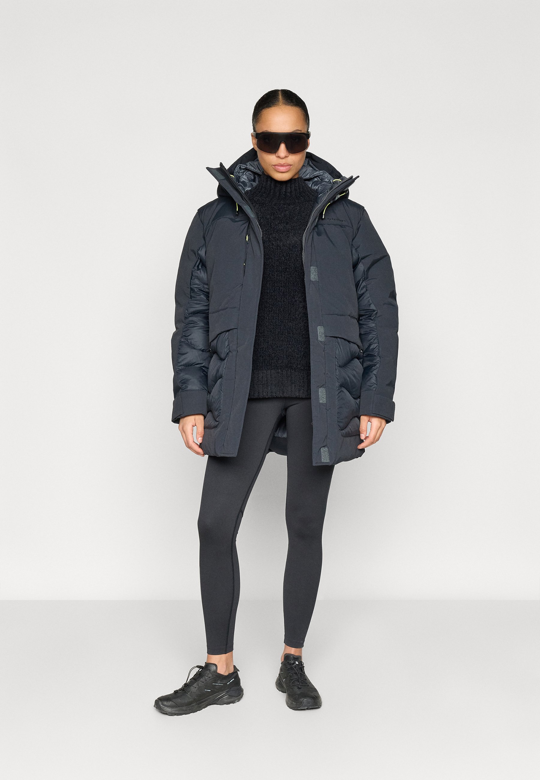 Peak Performance INFUSION HELIUM PARKA - Down coat - black