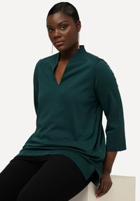 Ulla Popken À MANCHES 3/4 ET COL CALICE EN PIMA - Langarmshirt - dark green