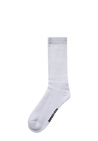 Hvide bomuldsstrømper med ribbet tekstur, knæhøj længde og sort logo-detalje på sålen. Glat finish med rund tådesign.