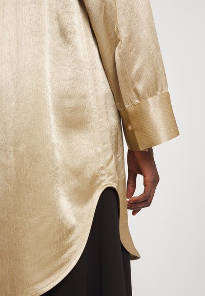 By Malene Birger OLISSE - Vestido camiseiro - nature