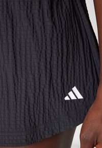 adidas Performance TENNIS PRO AEROREADY SEERSUCKER - Pantalón corto de deporte - black