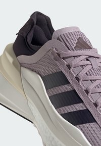 adidas Sportswear AVRYN - Baskets basses - preloved fig aurora black almost pink