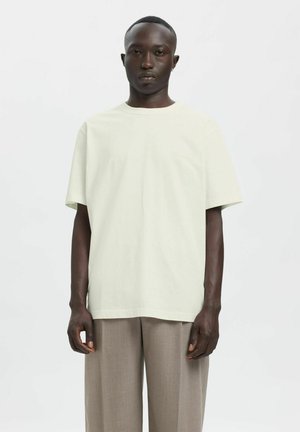 REGULAR FIT - T-shirts med print - cloud dancer