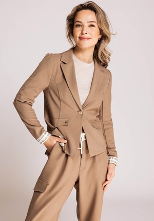 TRUDI - Blazer - caramel