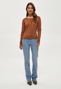 Minus MINEW LAURA CARDIGAN - Kofta - brown sugar melange
