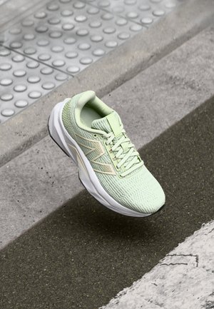 FUELCELL PROPEL V5 - Road running shoes - melon water